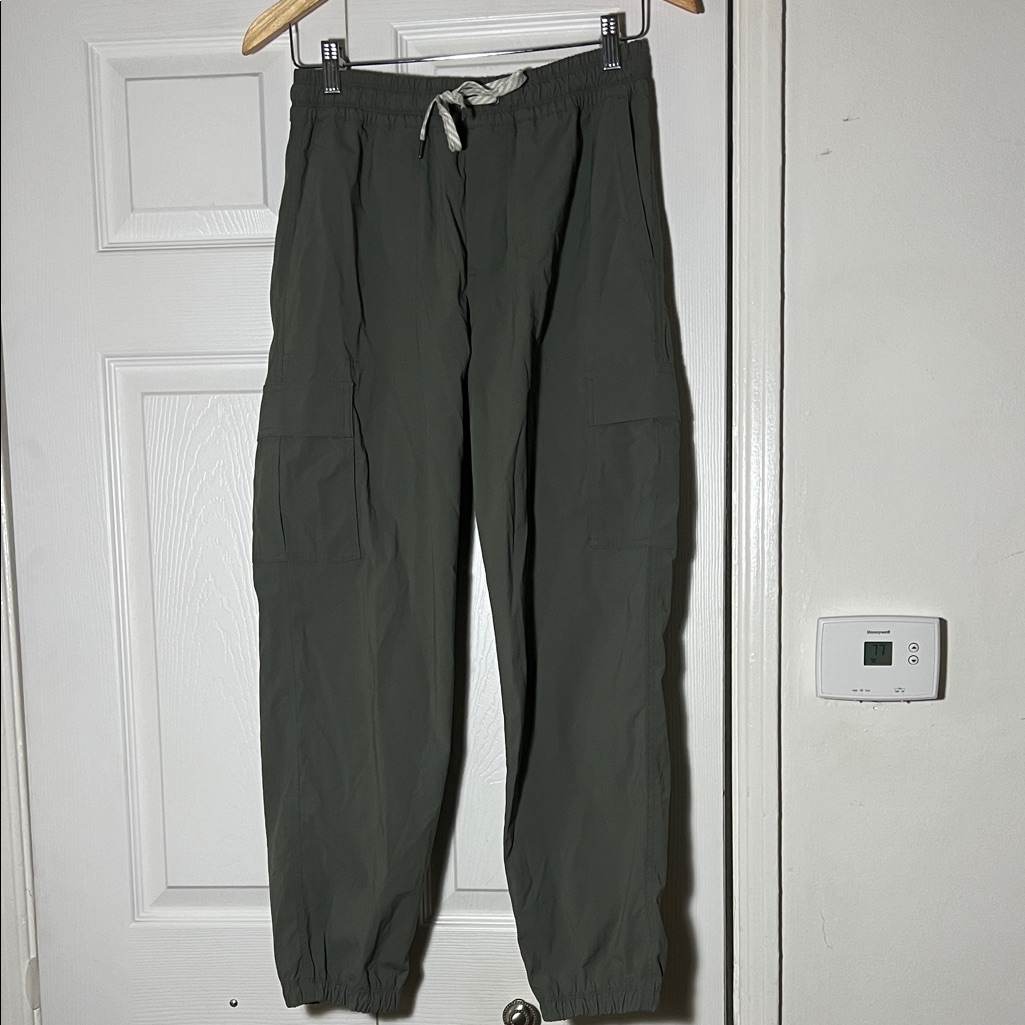 Vuori Athletic High Waist Cargo Track Pant Small